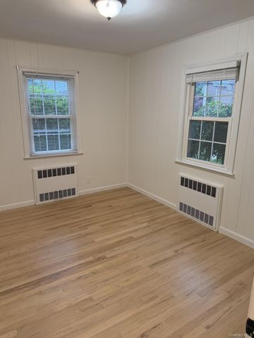 362 Piccadilly Dwns, Lynbrook, NY 11563