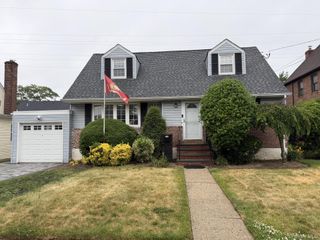 362 Piccadilly Dwns, Lynbrook, NY 11563