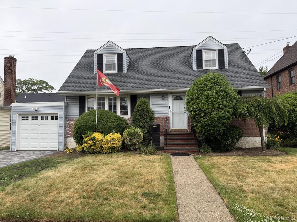 362 Piccadilly Dwns, Lynbrook, NY 11563