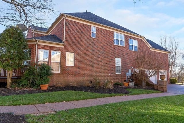 908 Plantation Blvd, Gallatin, TN 37066