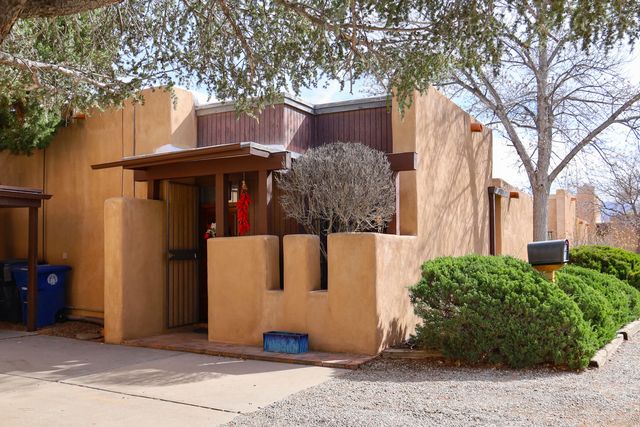 1013 Guadalupe Del Prado Street NW, Albuquerque, NM 87107