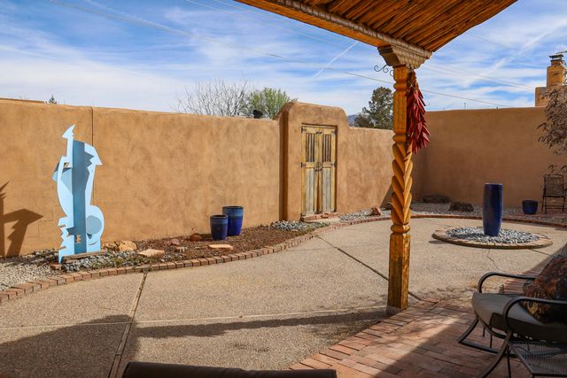 1013 Guadalupe Del Prado Street NW, Albuquerque, NM 87107