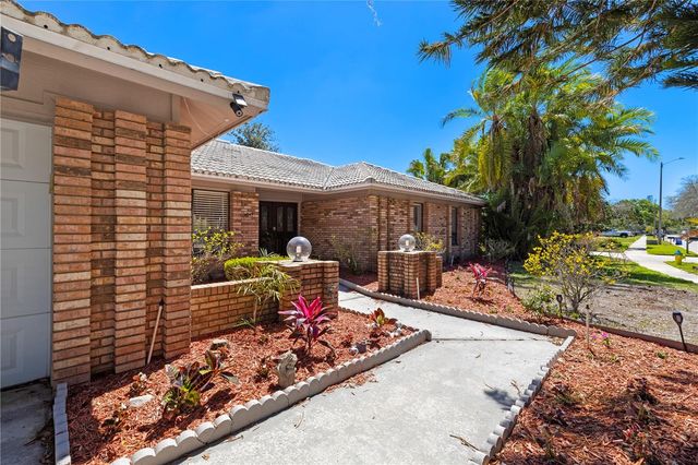 14947 LAKE FOREST DRIVE, Lutz, FL 33559