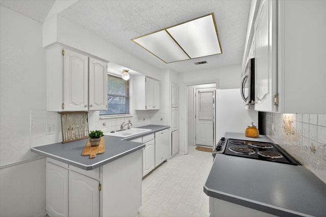 3621 Kelvin Avenue, Fort Worth, TX 76133