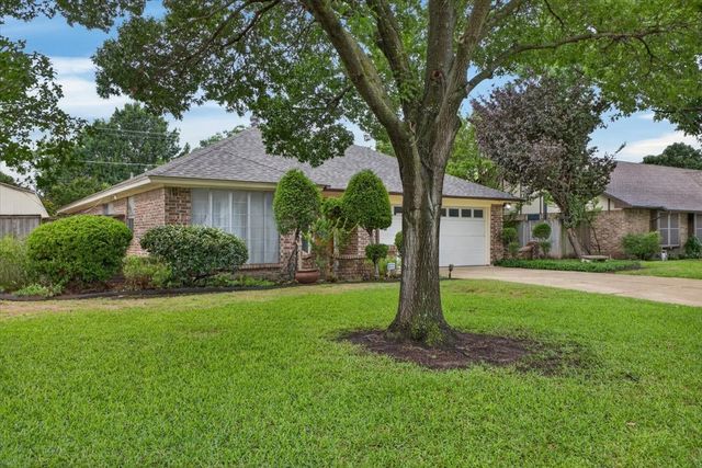 3621 Kelvin Avenue, Fort Worth, TX 76133