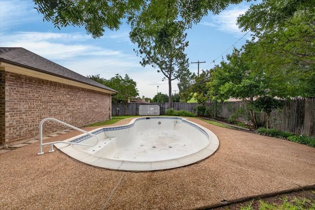 3621 Kelvin Avenue, Fort Worth, TX 76133