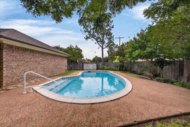 3621 Kelvin Avenue, Fort Worth, TX 76133