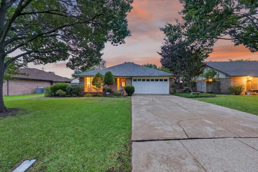 3621 Kelvin Avenue, Fort Worth, TX 76133