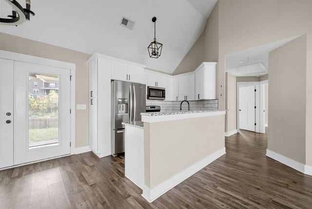 3035 Core Dr, Clarksville, TN 37040