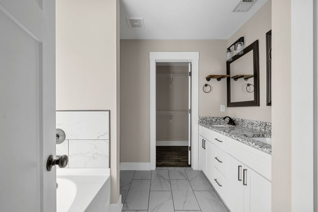 3035 Core Dr, Clarksville, TN 37040