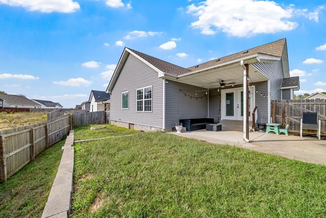 3035 Core Dr, Clarksville, TN 37040