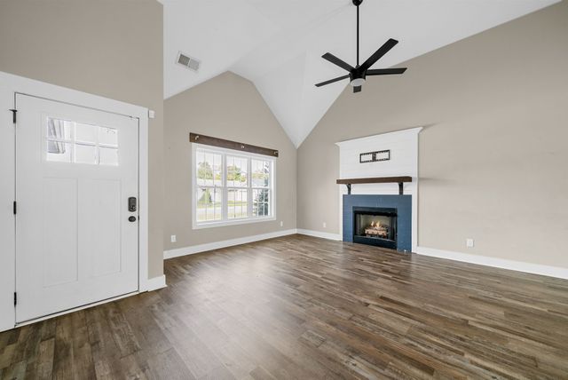 3035 Core Dr, Clarksville, TN 37040