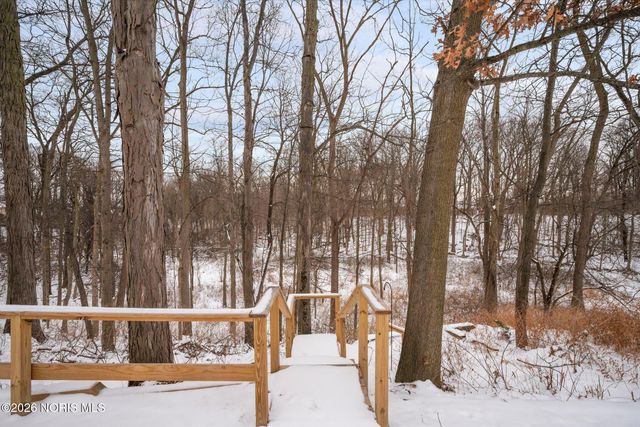 36 Wolf Ridge Drive, Holland, OH 43528