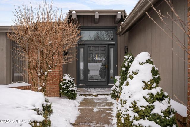 36 Wolf Ridge Drive, Holland, OH 43528