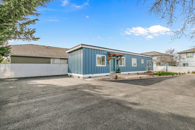 2649 Redwood Avenue, Grants Pass, OR 97527