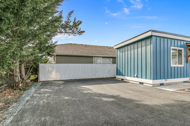2649 Redwood Avenue, Grants Pass, OR 97527