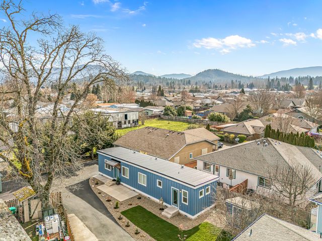 2649 Redwood Avenue, Grants Pass, OR 97527