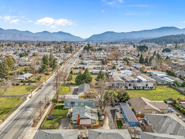 2649 Redwood Avenue, Grants Pass, OR 97527