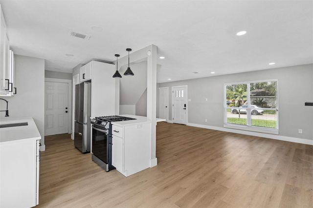 12223 Kingslake Forest Drive, Houston, TX 77044