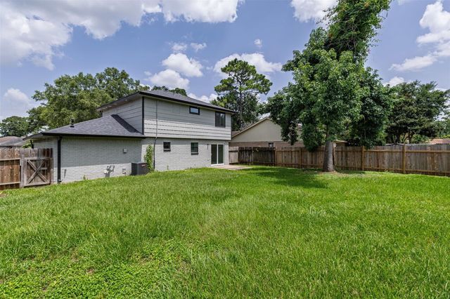 12223 Kingslake Forest Drive, Houston, TX 77044