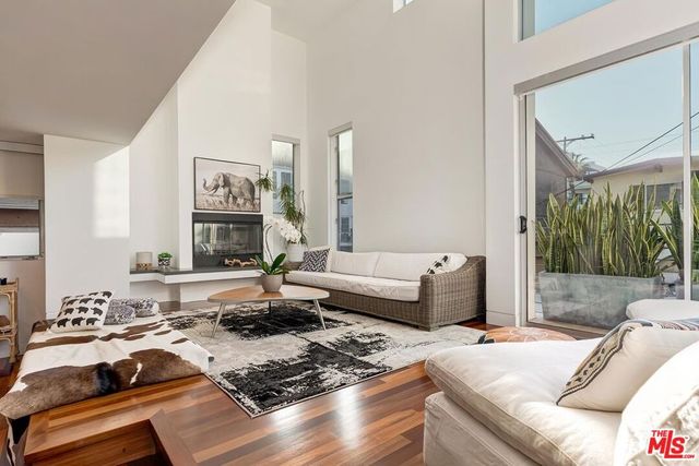 111 Eastwind Street, Marina Del Rey, CA 90292