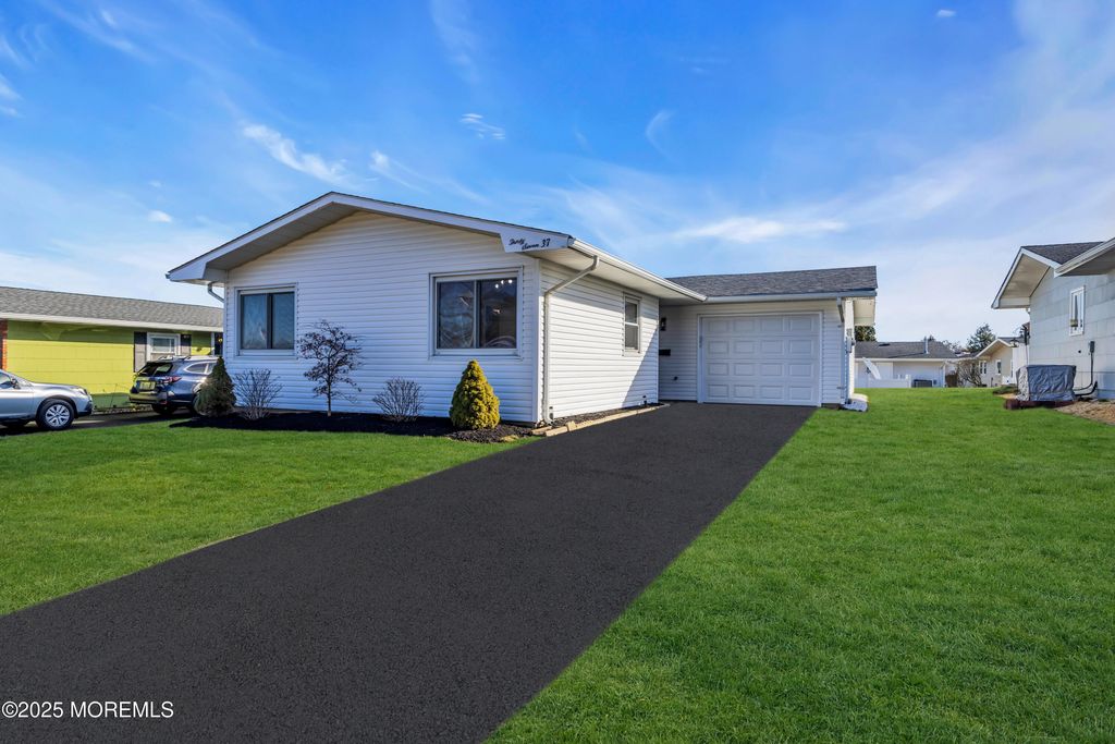 37 Central Boulevard, Brick, NJ 08724