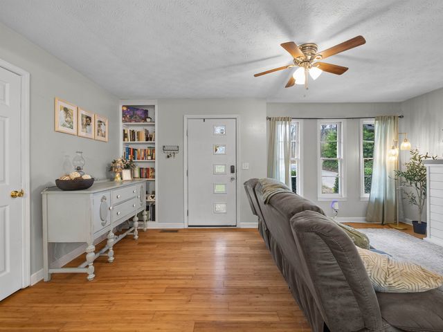 313 Tubbs Mountain Road, Travelers Rest, SC 29690