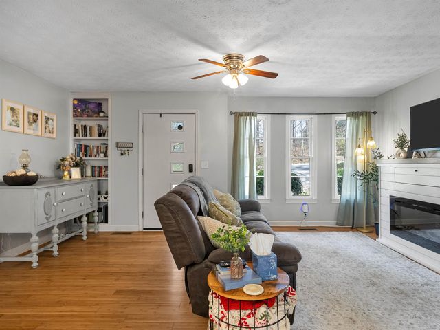 313 Tubbs Mountain Road, Travelers Rest, SC 29690