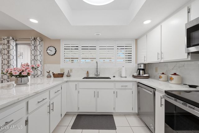 10414 E SILVERTREE Drive, Sun Lakes, AZ 85248