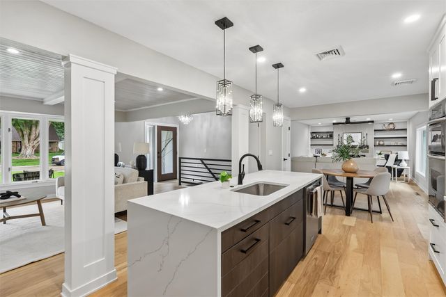 4404 75th Street, Urbandale, IA 50322