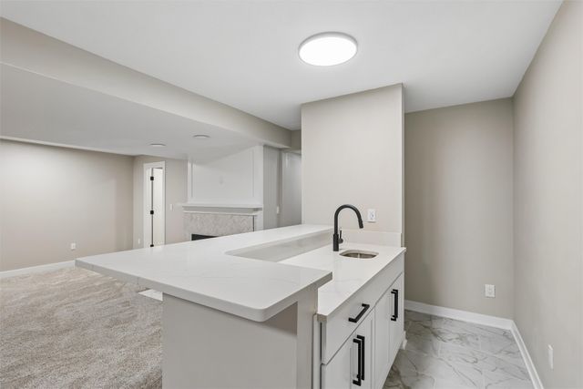 4404 75th Street, Urbandale, IA 50322