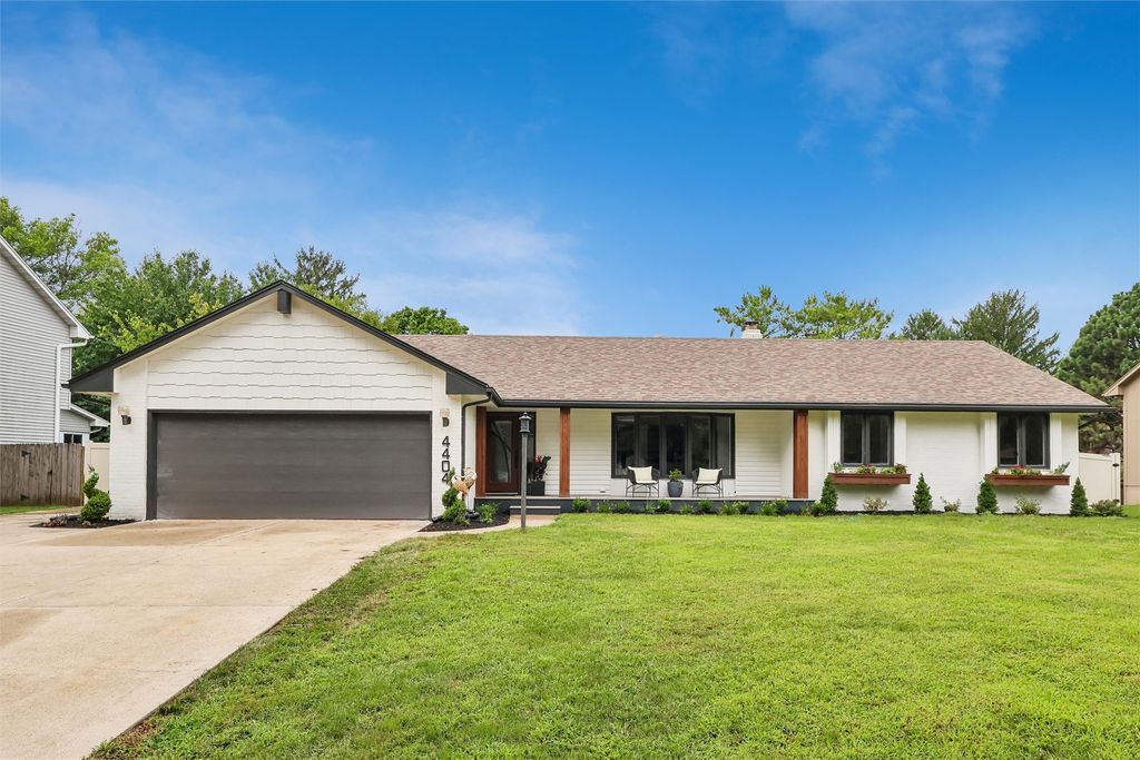 4404 75th Street, Urbandale, IA 50322