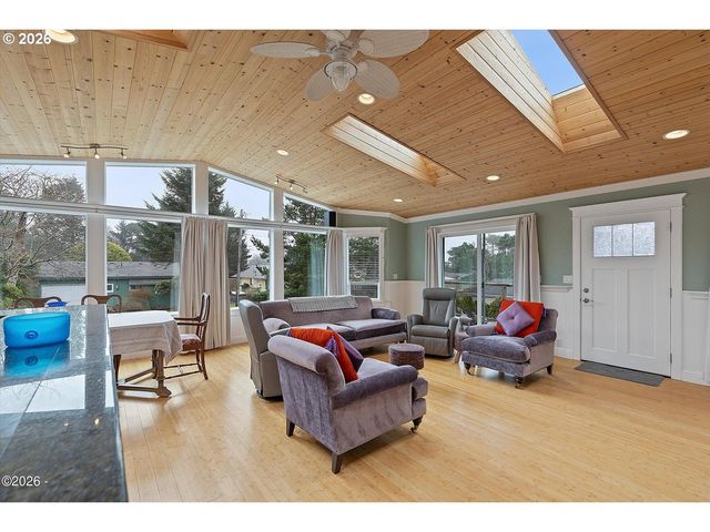 115 LORRAINE St, Gleneden Beach, OR 97388