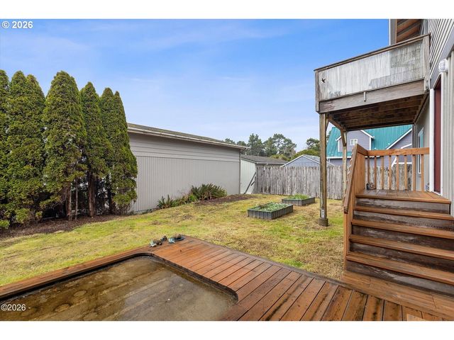 115 LORRAINE St, Gleneden Beach, OR 97388