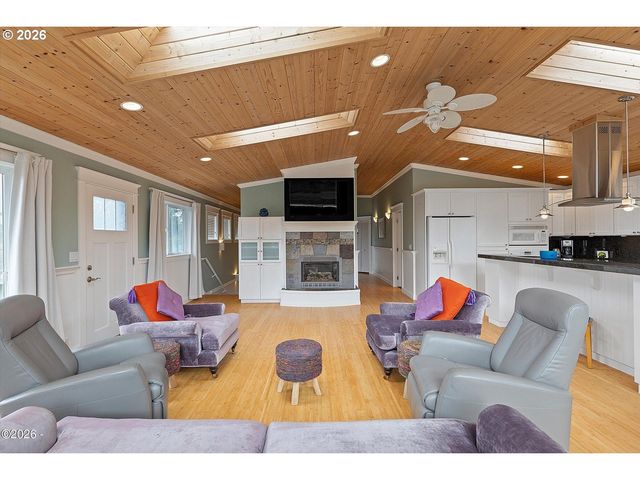 115 LORRAINE St, Gleneden Beach, OR 97388