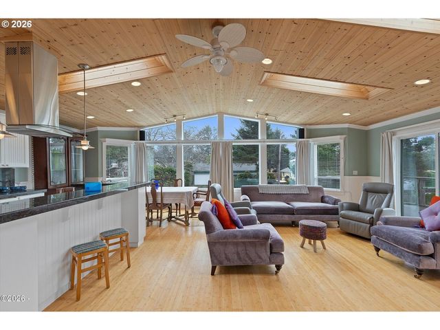 115 LORRAINE St, Gleneden Beach, OR 97388