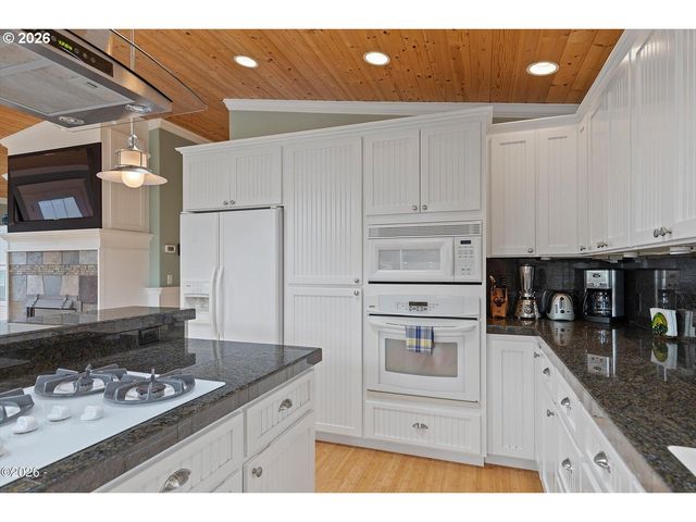 115 LORRAINE St, Gleneden Beach, OR 97388