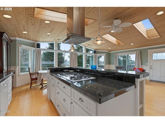 115 LORRAINE St, Gleneden Beach, OR 97388