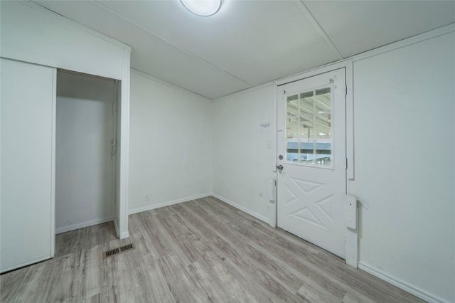 302 N Main Street, Ector, TX 75439