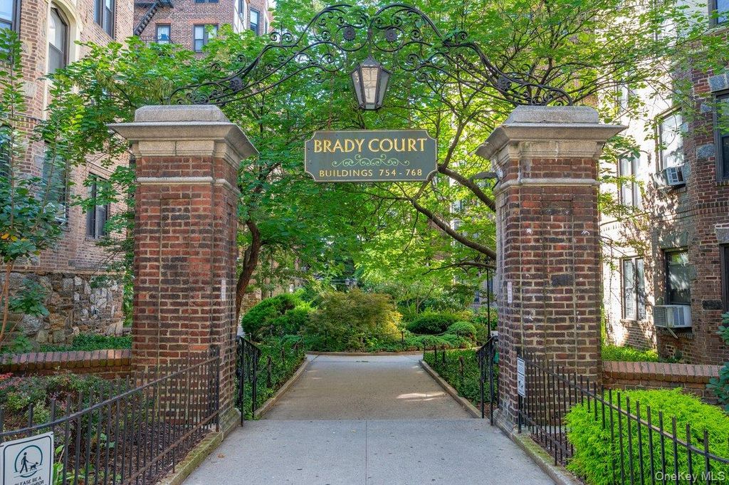 756 Brady Avenue 609, Bronx, NY 10462 — exterior
