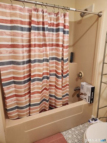 91 4th Street APT 7, Ansonia, CT 06401