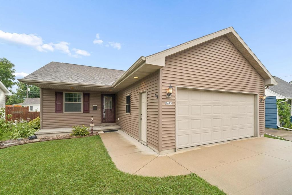 1413 BOWEN STREET, Oshkosh, WI 54901