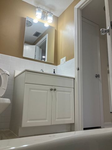 360 Neponset St. 605, Canton, MA 02021