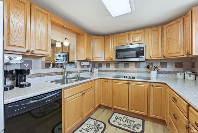 9927 Portage Road, Roanoke, IN 46783