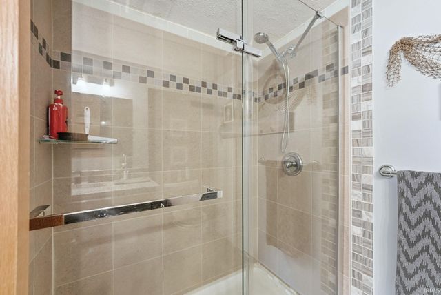 9927 Portage Road, Roanoke, IN 46783