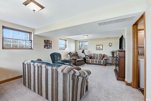 9927 Portage Road, Roanoke, IN 46783