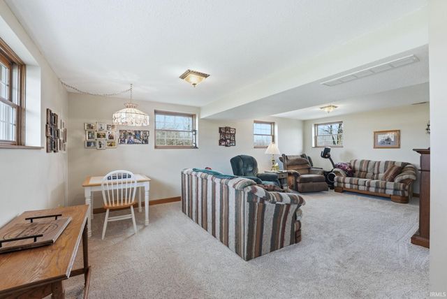 9927 Portage Road, Roanoke, IN 46783