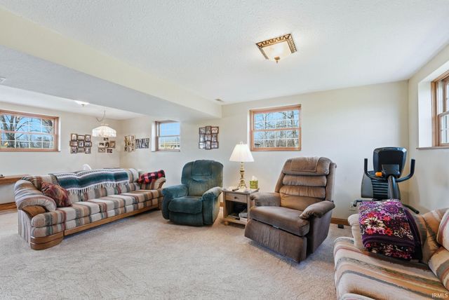 9927 Portage Road, Roanoke, IN 46783