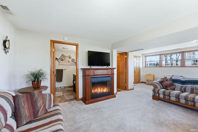 9927 Portage Road, Roanoke, IN 46783