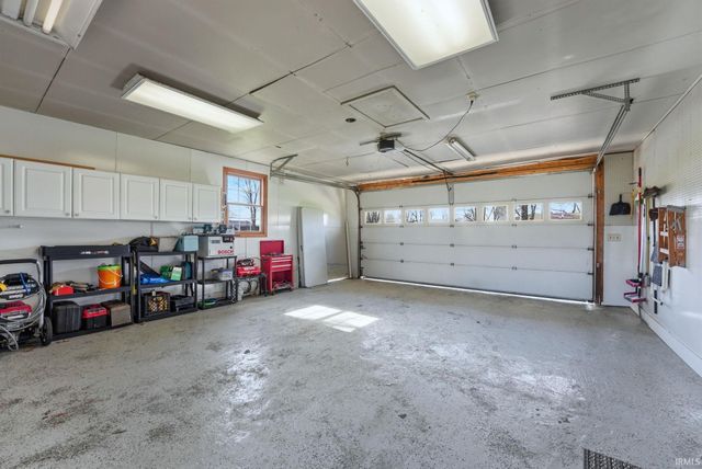 9927 Portage Road, Roanoke, IN 46783